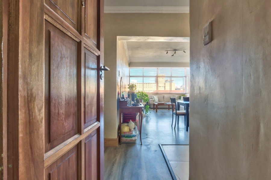 1 Bedroom Property for Sale in Sea Point Western Cape